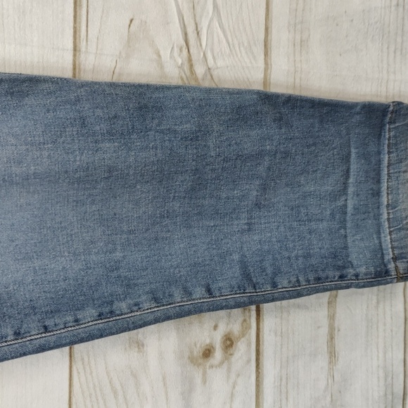 SONOMA High Rise Pleated Front Relaxed Light Wash Jeans, Size 8 - Picture 4 of 9